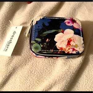 Dress barn pill organizer and case